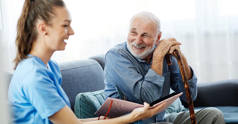 5 dicas importantes para quem vai contratar cuidador de idoso
